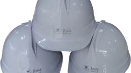 레이저 조각- 헬멧에 ...